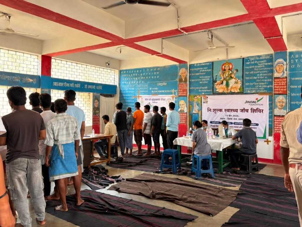 Jindal Foundation : जेल की दीवारों के भीतर पहुंचीं विशेषज्ञ स्वास्थ्य सेवाएं…! 203 बंदियों का हुआ स्वास्थ्य परीक्षण…जिंदल फाउंडेशन और फोर्टिस-ओपी जिंदल अस्पताल की पहल