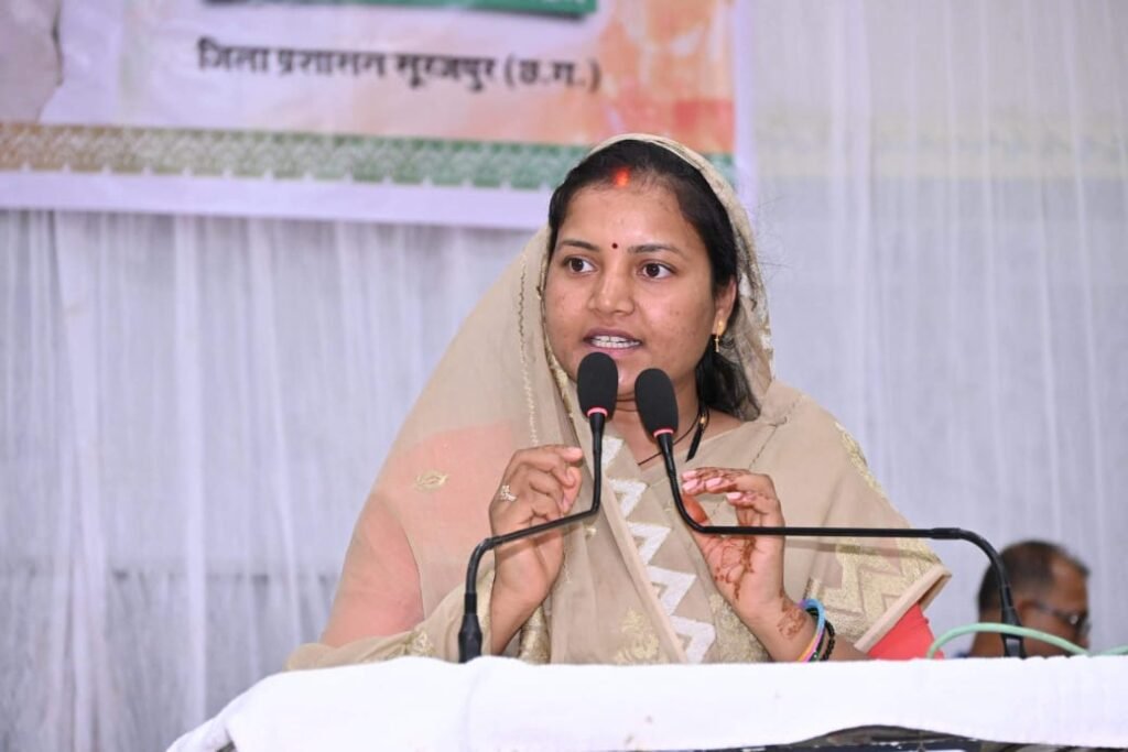 Anganwadi Workers : छत्तीसगढ़ में बड़ा प्रशासनिक बदलाव…! आंगनबाड़ी कार्यकर्ताओं को अब सीधे खाते में मिलेगी साड़ी की राशि…मंत्री लक्ष्मी राजवाड़े का बड़ा फैसला