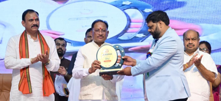 State-Level Grand Conference : एनएचएम कर्मचारी संघ के प्रदेश स्तरीय महासम्मेलन में शामिल हुए मुख्यमंत्री, प्रदेश के दूरस्थ और दुर्गम क्षेत्रों में स्वास्थ्य सेवाएं पहुंचाने में एनएचएम कर्मचारियों की भूमिका महत्वपूर्ण