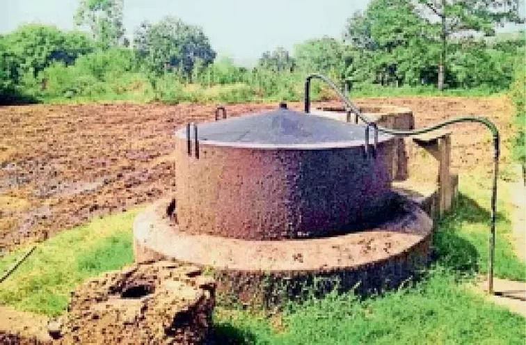 Biogas Plants के पुनर्जीवन से ग्रामीण ऊर्जा आत्मनिर्भरता को नई गति, रायगढ़ में बंद पड़ा बायोगैस संयंत्र हुआ पुनः चालू, स्वच्छ ऊर्जा और पर्यावरण संरक्षण को मिलेगा बढ़ावा