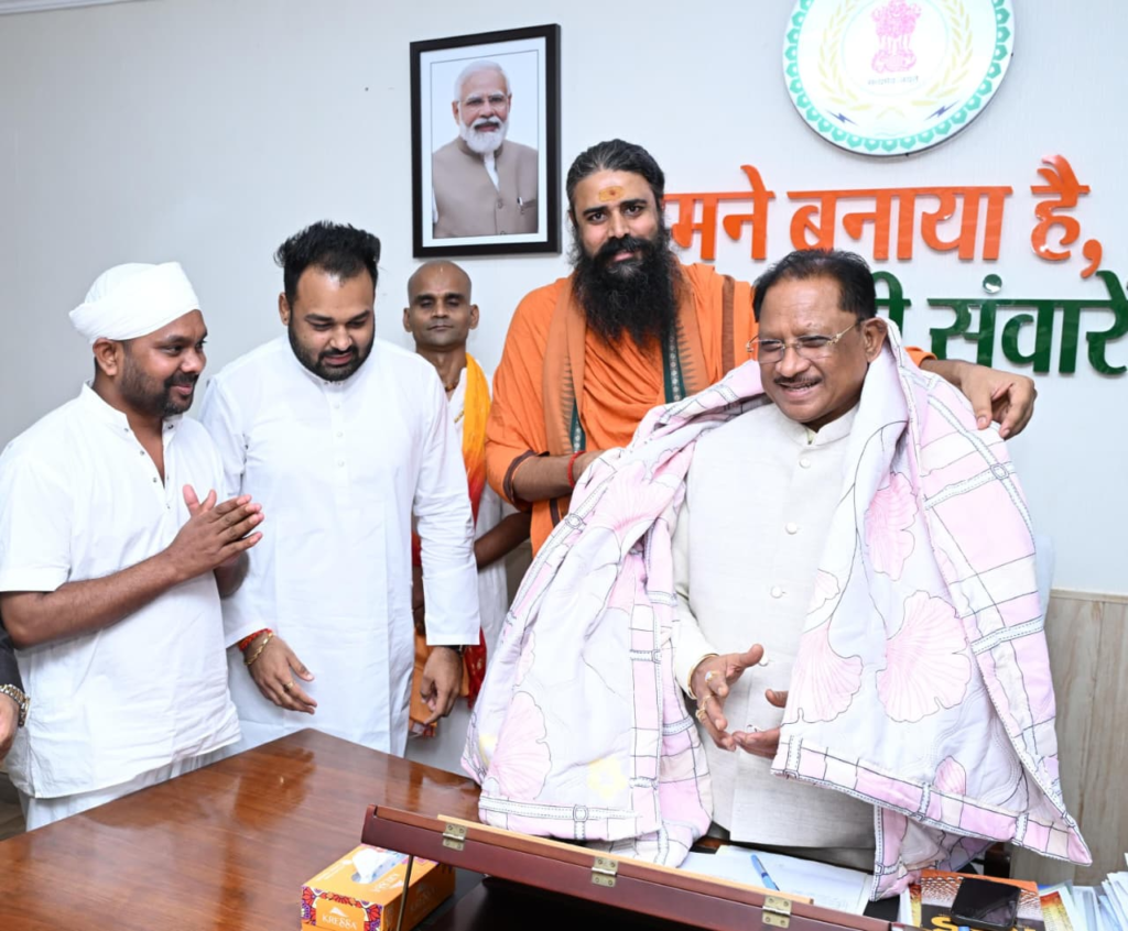 CM Vishnu : शिक्षा के साथ संस्कारों का समावेश हमारी प्राथमिकता, स्कूली शिक्षा में भारतीय संस्कृति और आध्यात्मिक मूल्यों की पुनर्स्थापना का संत समाज ने किया स्वागत