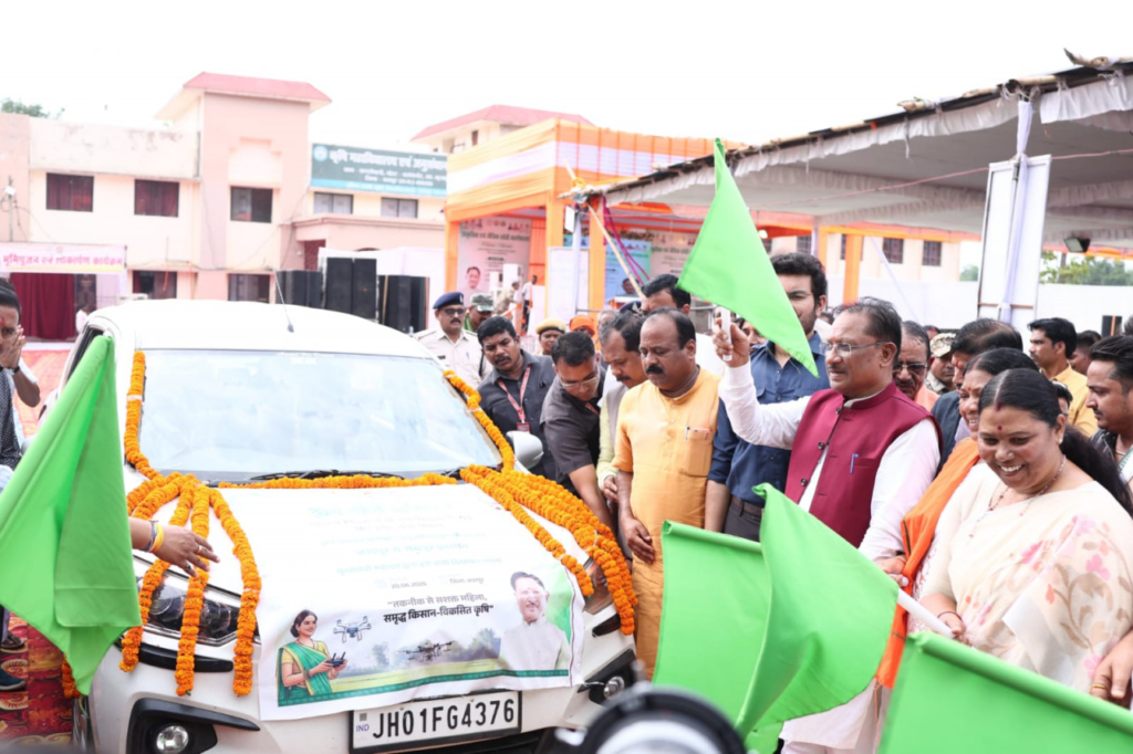 CM Vishnu : ड्रोन दीदी अभियान से कृषि क्षेत्र में तकनीक और मातृशक्ति का होगा सशक्त संगम, ड्रोन पायलट प्रशिक्षण हेतु महिला कृषकों का दल जशपुर से रायपुर रवाना