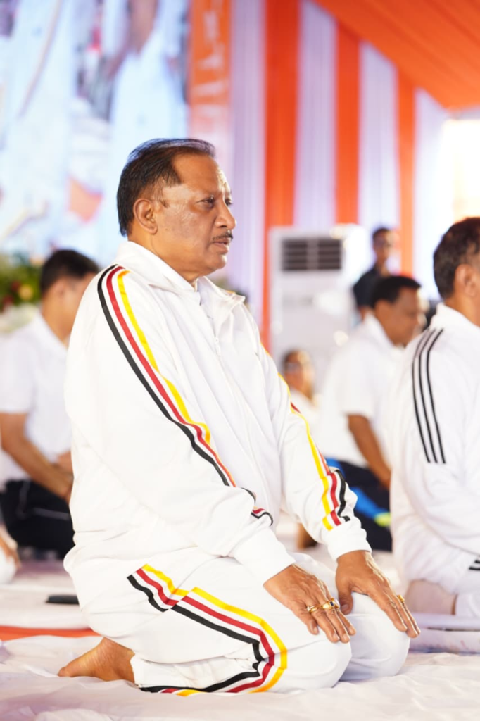 CM Vishnu : योग को दिनचर्या का हिस्सा बनाएं, स्वस्थ समाज के निर्माण में योगदान दें, 12वें अंतर्राष्ट्रीय योग दिवस पर अम्बिकापुर में मुख्यमंत्री विष्णुदेव साय ने किया सामूहिक योगाभ्यास