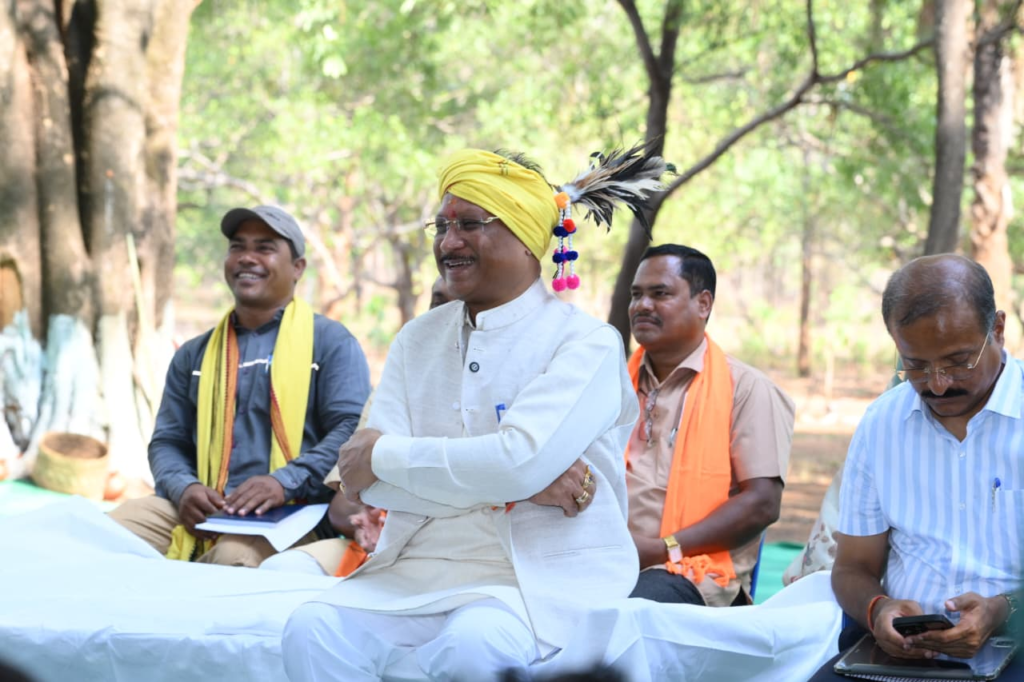Sushasaan Tihar के तहत मुख्यमंत्री विष्णु देव साय पहुँचे अबूझमाड़ के गारपा, जन चौपाल में ग्रामीणों से किया सीधा संवाद