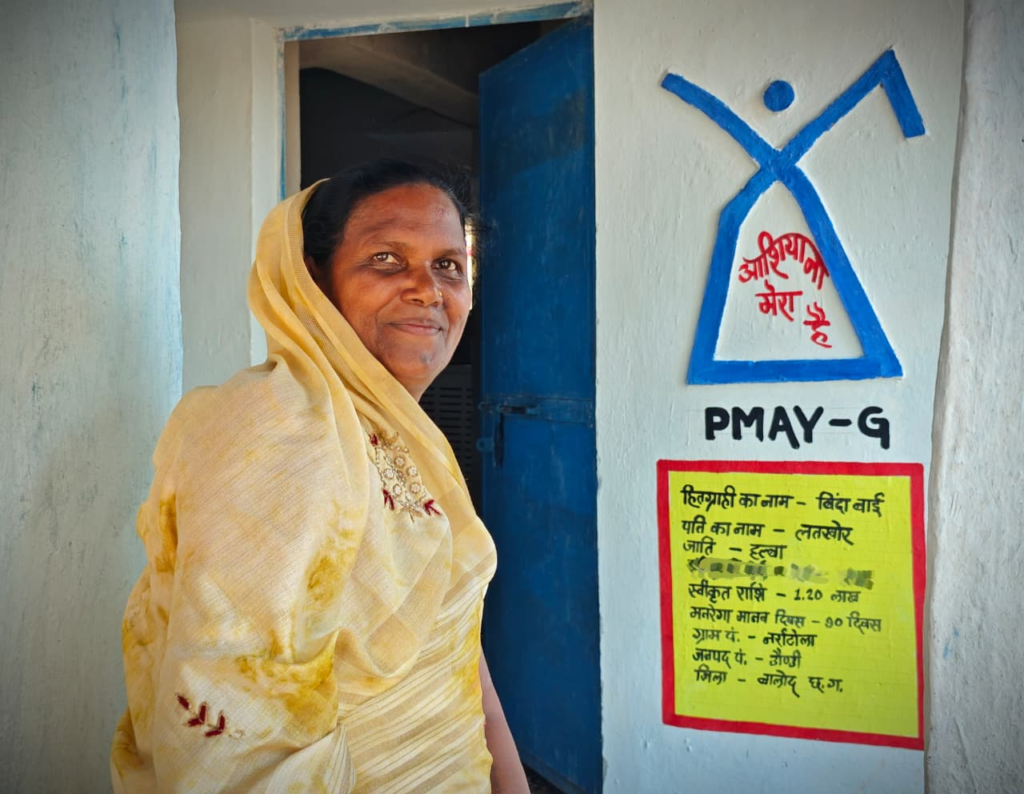 PM Awaas Yojana : वनांचल की बिंदा बाई के सपनों को मिला अपना आशियाना, योजनाओं के समन्वय से बदली जीवन की तस्वीर, पीएम आवास के साथ मनरेगा, जल जीवन मिशन, उज्ज्वला और महतारी वंदन योजना का मिला ‘मल्टीपल’लाभ