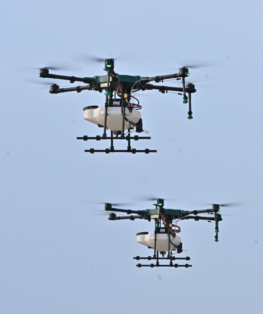 Drone Sprayer : धमतरी देश का पहला जिला बना, जहां PACS समितियों के माध्यम से किसानों को मिलेगी ड्रोन स्प्रेयर की सुविधा, कलेक्टर अबिनाश मिश्रा ने किया अभिनव पहल का प्रदर्शन
