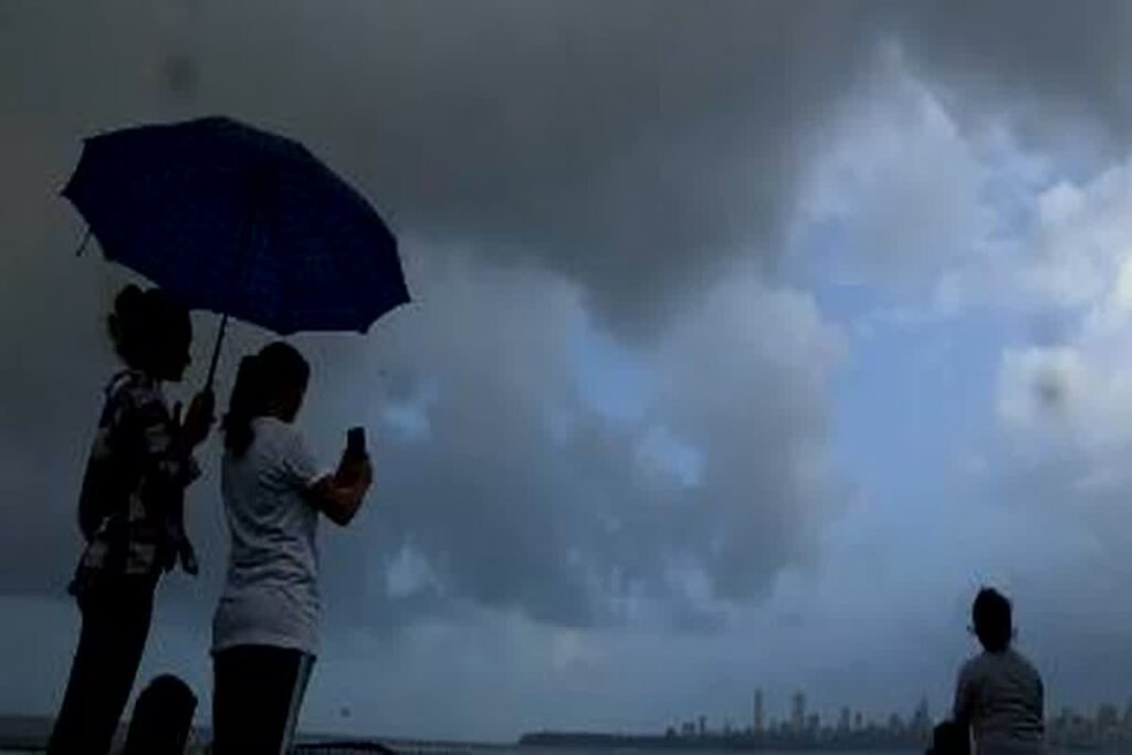 IMD Weather Alert : 12 राज्यों में पहुंचा मानसून…! देशभर में मौसम का डबल अटैक…कहीं बारिश-आंधी तो कहीं लू का कहर…छत्तीसगढ़ में 8 जून से 5 जुलाई के बीच मानसून पहुंचने की संभावना…IMD ने जारी की नई चेतावनी