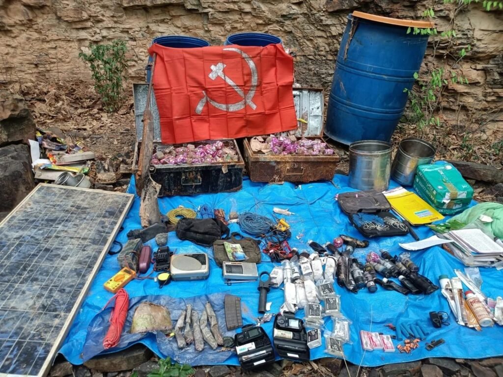 Naxal Dump Recovered : नक्सलमुक्ति के बाद जंगल से निकला मौत का जखीरा…! गरियाबंद में कुकर IED सहित हथियारों का डंप जखीरा बरामद