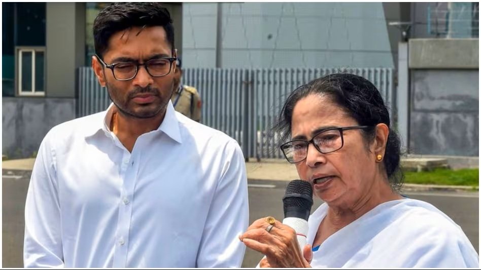 TMC Crisis : बंगाल की राजनीति में मचा भूचाल…! बागियों का बड़ा ऐलान…अभिषेक बनर्जी निलंबित…ममता को हटाकर अरूप रॉय को बनाया चेयरपर्सन…ऋतब्रत बनर्जी गुट ने ‘असली TMC ‘ कहकर पार्टी सिंबल और फंड पर भी ठोका दावा
