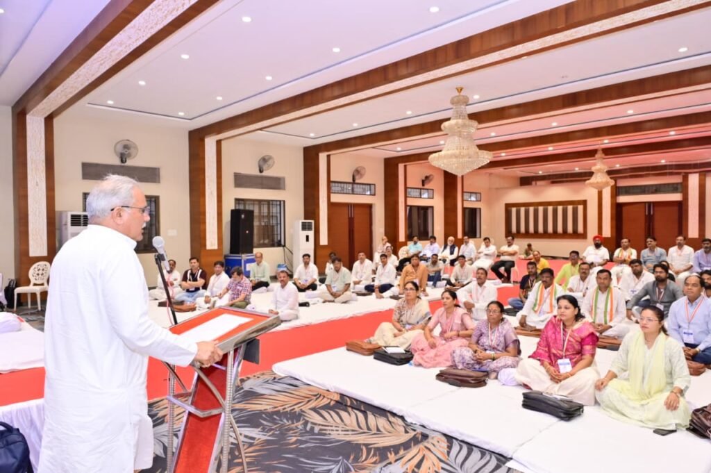 Congress Training Camp : भूपेश बघेल का जिला कांग्रेस अध्यक्षों को बड़ा संदेश…! भाजपा सरकार पर हमले करने का दिया मंत्र…कांग्रेस प्रशिक्षण के 8वें दिन बोले- संगठन की ताकत का करें पूरा इस्तेमाल
