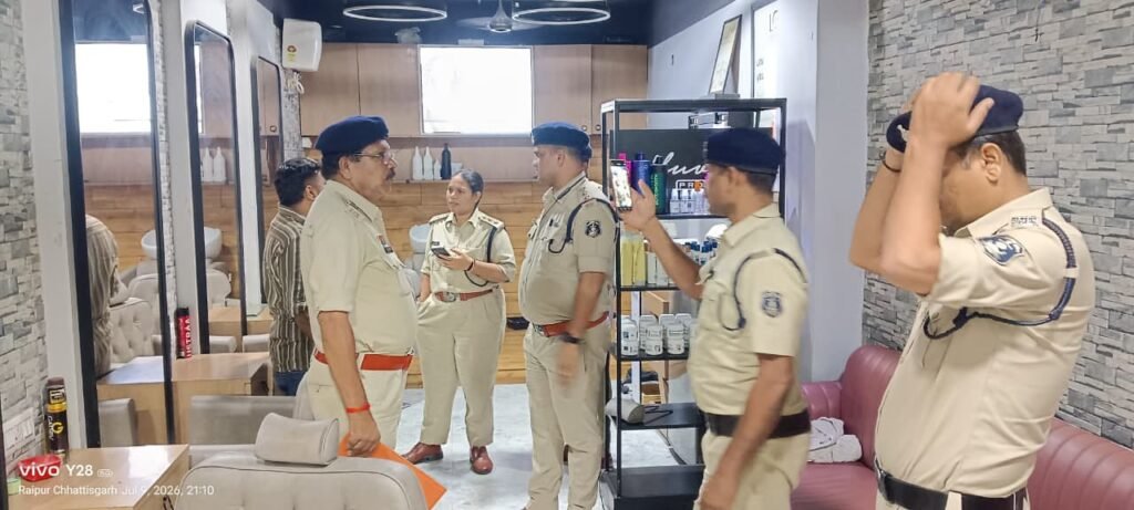 Spa Center Checking : रायपुर में स्पा सेंटरों पर पुलिस का बड़ा एक्शन…! 10 सेंटरों में अचानक छापा…CCTV-रजिस्टर और कर्मचारियों की हुई जांच…यहां देखें VIDEO