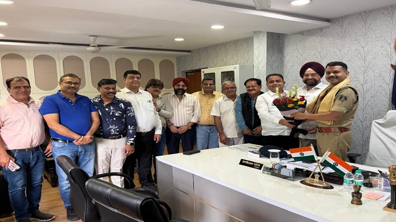 Chamber Of Commerce : रायपुर में व्यापारियों की सुरक्षा पर बड़ी चर्चा…! चैंबर ऑफ कॉमर्स प्रतिनिधिमंडल ने DCP-ADCP से की अहम मुलाकात…समन्वय की बनाई रणनीति