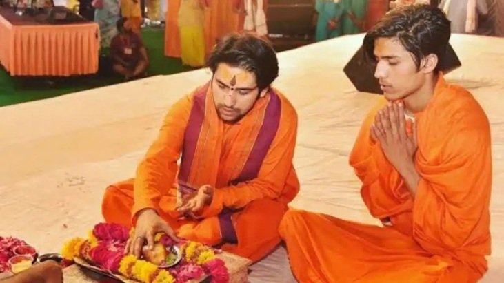 Bageshwar Dham : शालिग्राम गर्ग जेल भेजे गए…! भाई की गिरफ्तारी के बाद धीरेंद्र शास्त्री ने तोड़ी चुप्पी…बोले- हमारा उनसे कोई संबंध नहीं