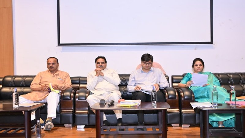 Raipur Municipal Corporation : विधायक राजेश मूणत का निगम अधिकारियों को अल्टीमेटम…! अवैध निर्माण पर सख्त कार्रवाई और जलभराव-कचरा समस्या खत्म करने के निर्देश