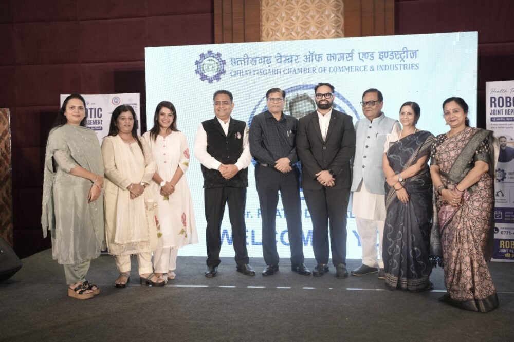 Robotic Joint Replacement : अब घुटने की सर्जरी के कुछ घंटों बाद चल सकेंगे मरीज…! रायपुर में ‘रोबोटिक जॉइंट रिप्लेसमेंट’ की नई तकनीक ने बढ़ाई उम्मीद