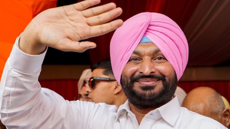 Ravneet Singh Bittu Resigns : मोदी कैबिनेट में बड़ा बदलाव…! रेल राज्य मंत्री रवनीत सिंह बिट्टू ने दिया इस्तीफा…राष्ट्रपति ने तुरंत किया मंजूर
