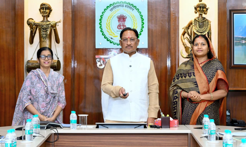 Mahtari Vandan Yojana : आर्थिक सशक्तिकरण की नई पहचान बनी महतारी वंदन योजना, 29 किस्तों में महिलाओं के खातों में पहुँचे 18,805 करोड़ रुपये से अधिक, आत्मनिर्भरता और सम्मान का बढ़ा विश्वास