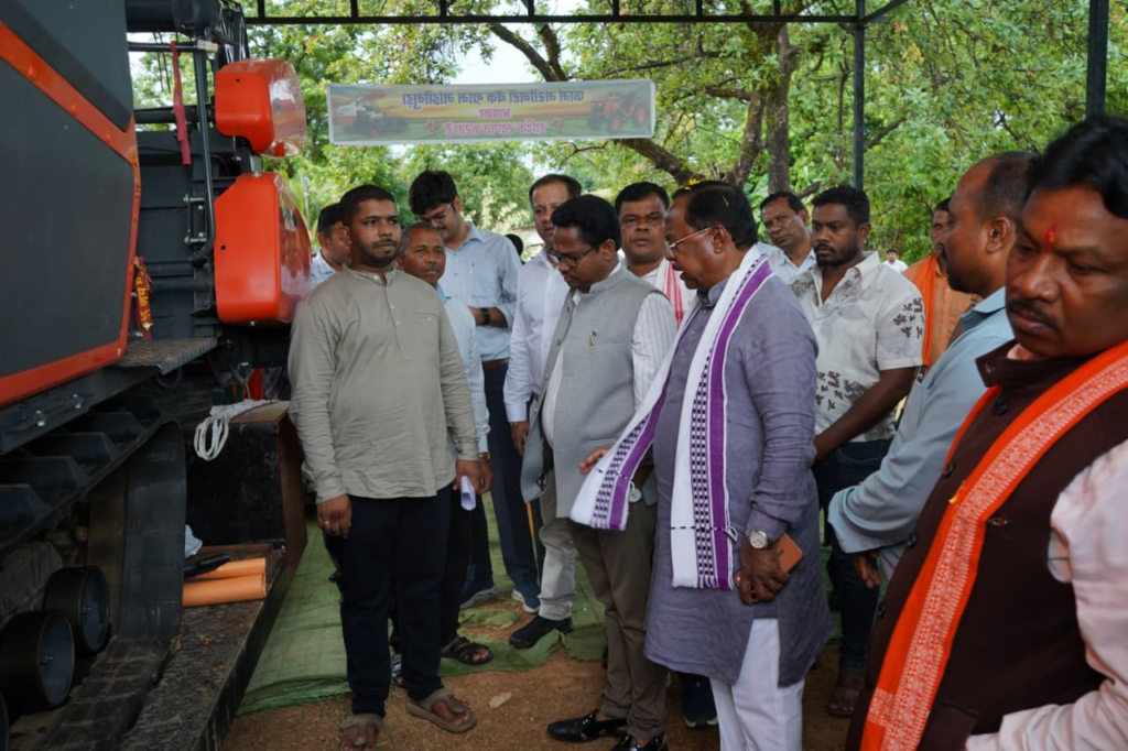Agricultural Mechanization कृषि मंत्री रामविचार नेताम के नेतृत्व में कृषि यंत्रीकरण को बढ़ावा, बीजापुर के किसान को 35 लाख के आधुनिक कृषि यंत्र वितरित