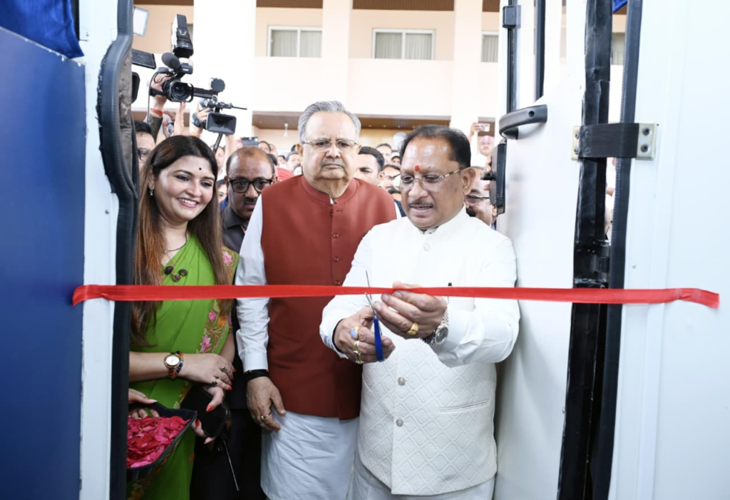 CG News : मुख्यमंत्री विष्णुदेव साय और विधानसभा अध्यक्ष डॉ. रमन सिंह ने ‘भावना दीदी की साइंस पाठशाला’ को दिखाई हरी झंडी, ग्रामीण विद्यार्थियों तक पहुँचेगी एआई, रोबोटिक्स, ड्रोन, 3डी प्रिंटिंग जैसी अत्याधुनिक तकनीकों की शिक्षा