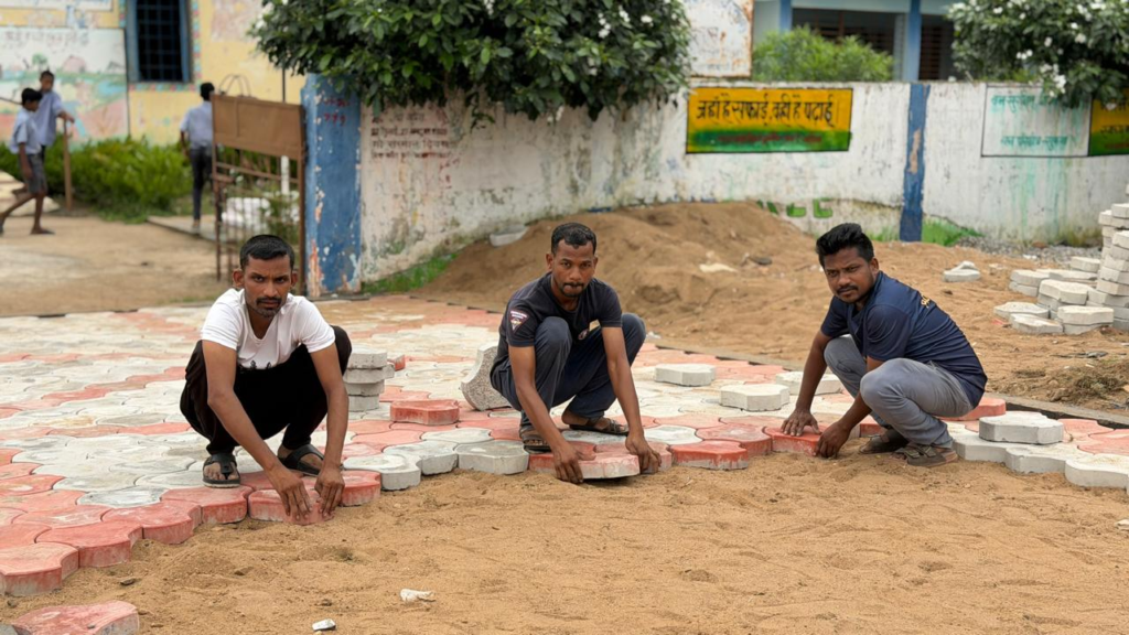 VB-G Ramji Yojana : गांव में रोजगार, घर में खुशहाली से बदल रही ग्रामीणों की जिंदगी, वीबी-जी रामजी योजना से 125 दिनों का रोजगार और 300 रुपये प्रतिदिन की मजदूरी से मजबूत हो रही ग्रामीणों की आजीविका