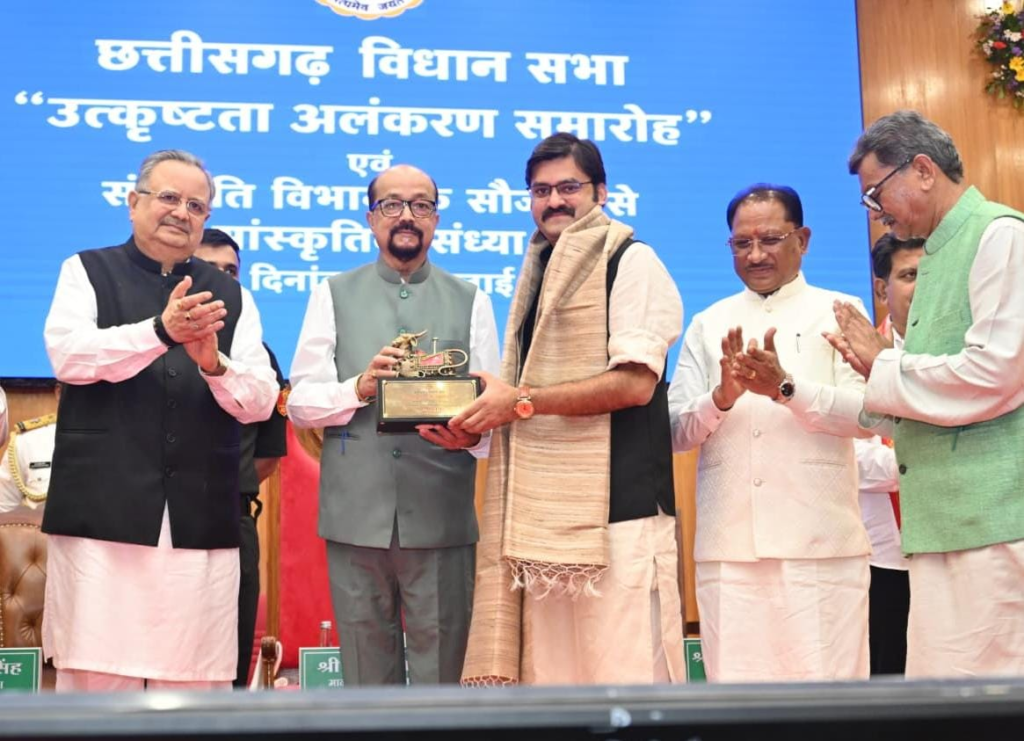 CG Vidhansabha : राज्यपाल रमेन डेका ने विधानसभा परिसर में नवनिर्मित प्रेक्षागृह का किया लोकार्पण
