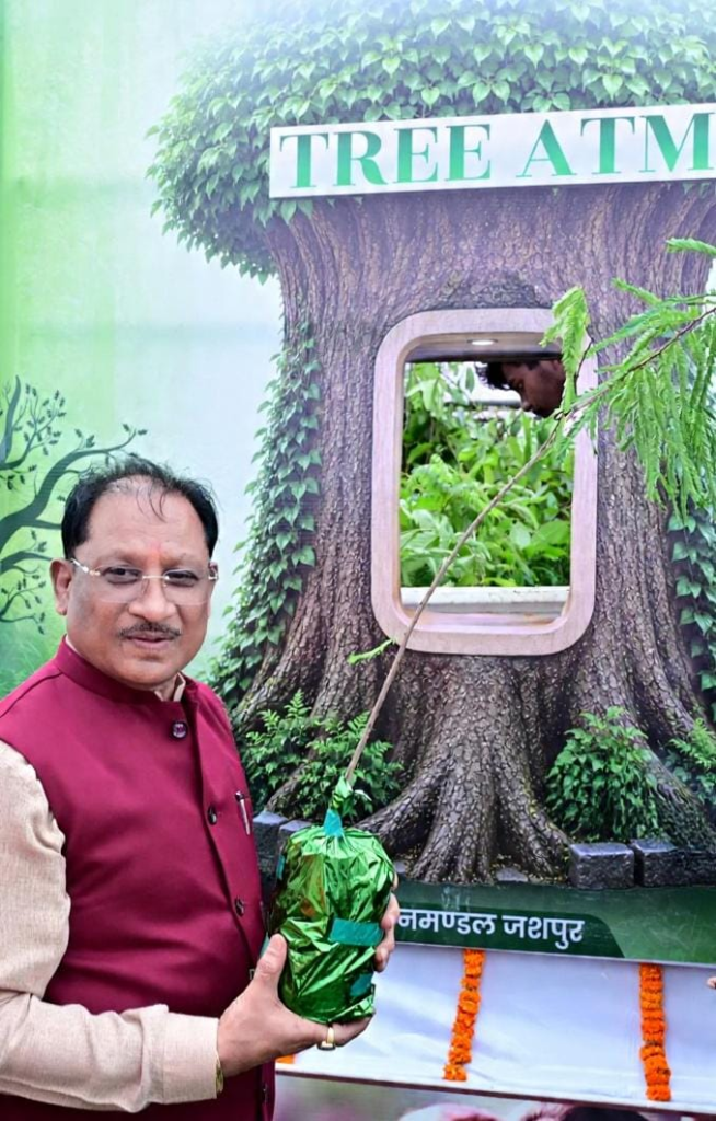 CM Vishnu : आज लगाया गया हर पौधा आने वाली पीढ़ियों के सुरक्षित भविष्य का आधार बनेगा, मुख्यमंत्री ने ट्री एटीएम को हरी झंडी दिखाकर किया रवाना
