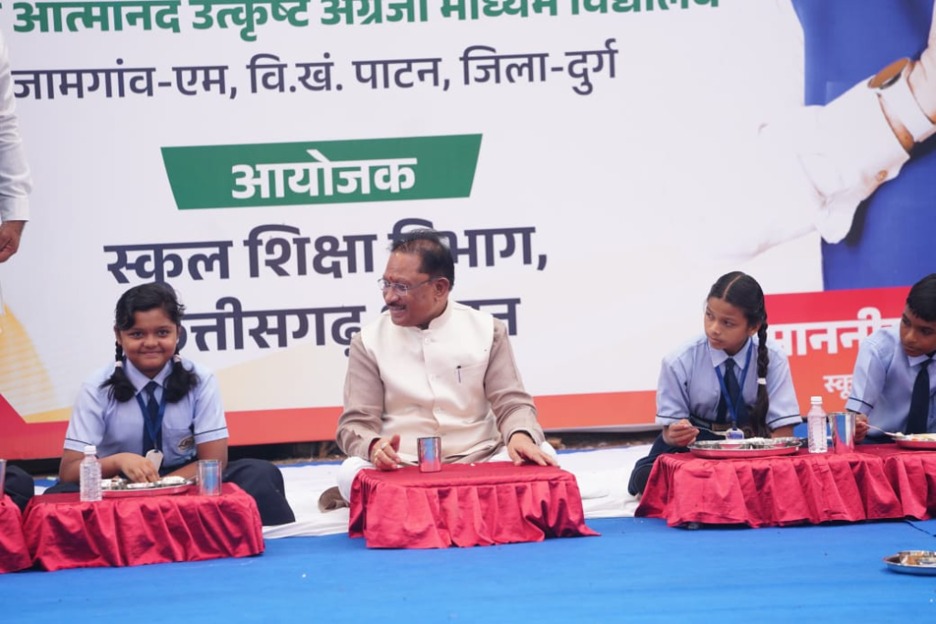 State-Level School Enrollment Festival में नवप्रवेशी बच्चों का किया आत्मीय स्वागत, दुर्ग जिले को शिक्षा एवं खेल अधोसंरचना की चार बड़ी सौगातें – नीट-जेईई के विद्यार्थियों के लिए छात्रावास, आधुनिक कम्पोजिट कार्यालय भवन, ऑडिटोरियम एवं एथलेटिक्स ट्रैक की घोषणा