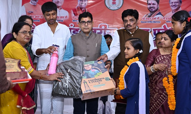 Block level School Enrollment Festival : शिक्षा के साथ संस्कारों का समावेश ही समृद्ध छत्तीसगढ़ की नींव – राजस्व मंत्री टंक राम वर्मा