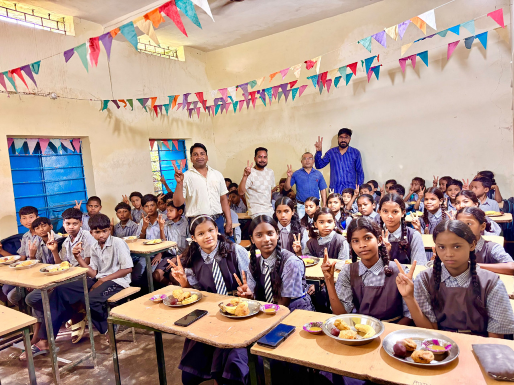 CG News : 500 विद्यालयों में पोषण, पर्यावरण और सहभागिता का संगम, बैगलेस डे पर सूरजपुर की अनूठी पहल