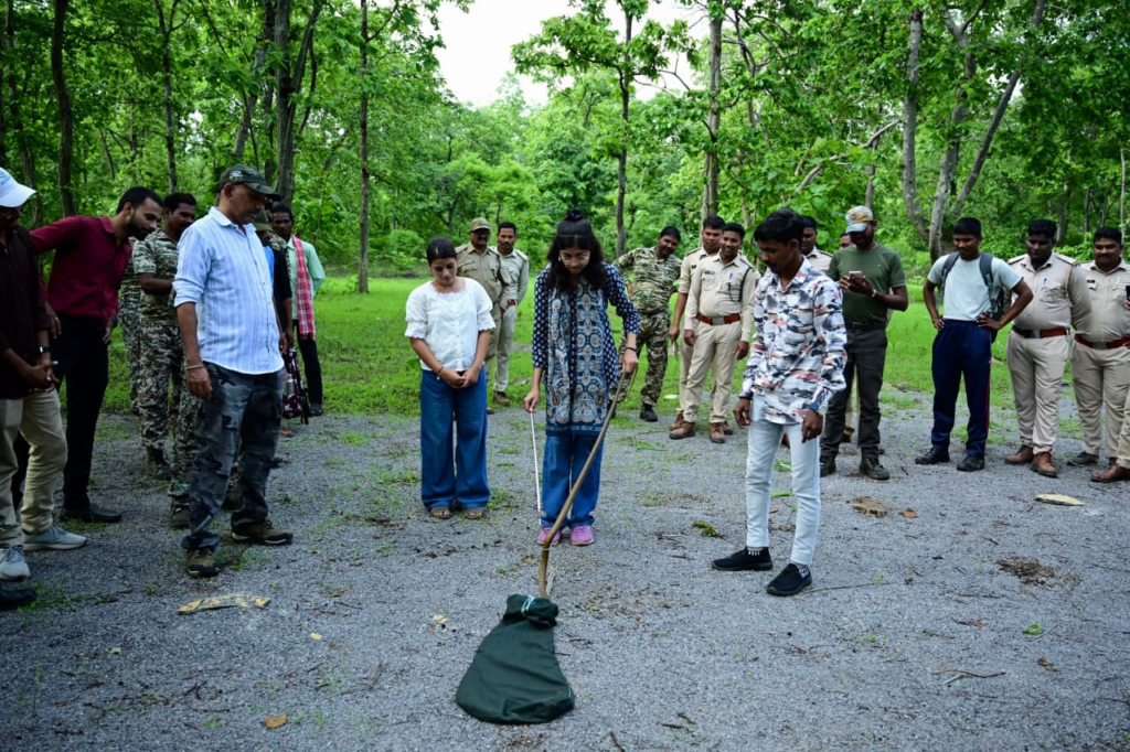 CG Forest Department : सांपों के साथ सह-अस्तित्व का संदेश, सोनबरसा में रेस्क्यू एवं जागरूकता कार्यशाला का आयोजन, वन्यजीव संरक्षण के लिए बलौदाबाजार वनमंडल की अभिनव पहल