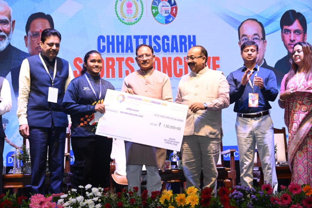 Sports Conclave : मुख्यमंत्री विष्णु देव साय छत्तीसगढ़ में पहली बार आयोजित स्पोर्ट्स कॉन्क्लेव में हुए शामिल, खेलो इंडिया ट्राइबल गेम्स में राज्य के पदक विजेता खिलाड़ियों को दी प्रोत्साहन राशि