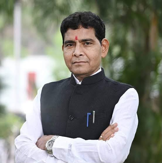 Dhamtari में कल मनेगा जिलास्तरीय ‘शाला प्रवेशोत्सव’: मंत्री श्री टंक राम वर्मा करेंगे शुभारंभ, बच्चों को वितरित होगी साइकिल, गणवेश और किट