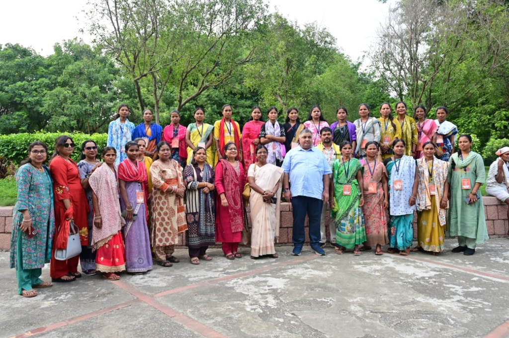 Bastar के प्रतिनिधियों ने देखा राष्ट्रपति भवन, बस्तर की संस्कृति का हुआ भव्य सम्मान, महामहिम राष्ट्रपति द्रौपदी मुर्मु के आत्मीय स्वागत से बस्तर का प्रतिनिधिमंडल हुआ अभिभूत