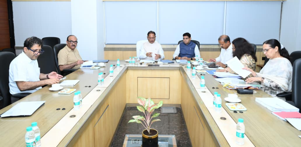 Review Meeting : मुख्यमंत्री विष्णुदेव साय ने राजस्व विभाग के कार्यों की उच्चस्तरीय समीक्षा की, बी-1, खसरा, ऋण पुस्तिका एवं भूमि संबंधी अन्य जानकारी व्हाट्सएप के माध्यम से उपलब्ध कराने की होगी व्यवस्था