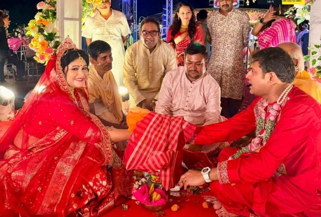 BJP Leader vs Journalist Wedding : BJP नेता शंकुदेव पांडा ने पत्रकार स्वर्णाली सरकार से रचाई शादी…! वर्षों की अफवाहों पर लगा विराम…तस्वीरें हुईं वायरल