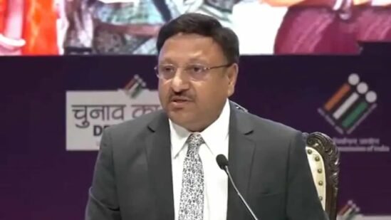 HDFC Bank में बड़ा बदलाव…! पूर्व CEC राजीव कुमार बने नए चेयरमैन…10 बैंकों के मर्जर के मास्टरमाइंड अब संभालेंगे नई जिम्मेदारी…छत्तीसगढ़ से खास कनेक्शन…दामाद हैं IAS रजत बंसल