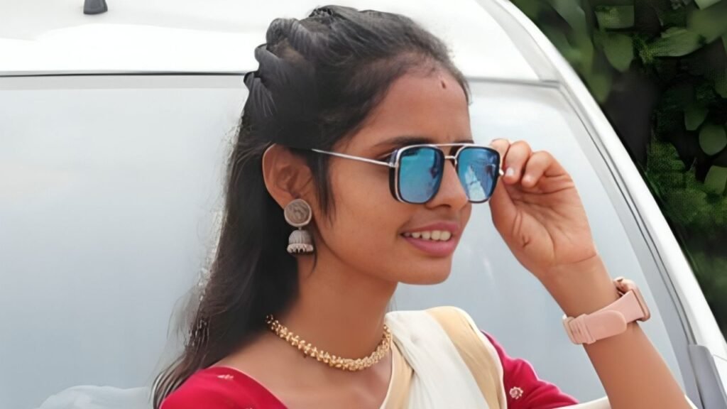 Ex Boyfriend Murder Case : ‘मेरी नहीं तो किसी की नहीं’…! सनकी आशिक ने की दिनदहाड़े बस स्टैंड पर युवती की हत्या…VIDEO