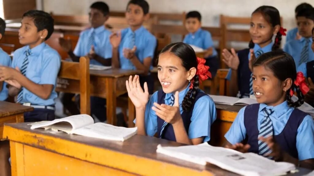 School Timing Update : सरकारी-निजी सभी स्कूलों के समय में बदलाव…! जानिए कब से कितने बजे तक लगेंगी कक्षाएं
