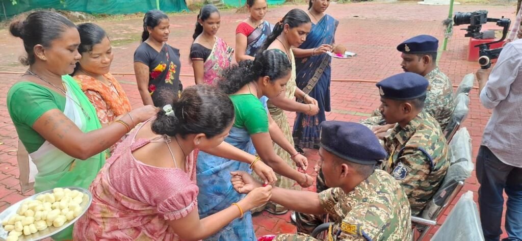 Rakhi 2026 : जहां कभी बंदूक थी, वहां बंधा रिश्तों का धागा..बस्तर में राखी ने बदली ‘दुश्मनी’ की परिभाषा