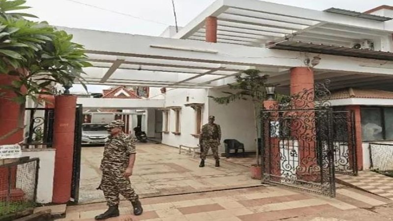 ED Raid Ramgopal Agrawal: रामगोपाल अग्रवाल के धमतरी आवास पर छापेमारी, शराब-कोल लेवी केस से जुड़ी कार्रवाई; CRPF ने संभाला मोर्चा