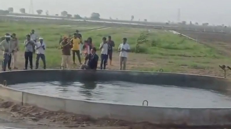 Mysterious Well : 18 फीट के कुएं में समुद्र जैसी लहरें…! मोरबी में रहस्यमयी हलचल से मची सनसनी…अधिकारी भी पहुंचे देखने…यहां देखें VIDEO