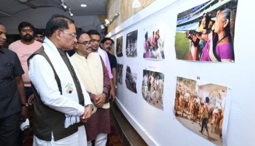 Visual Dialogue 2026 : तस्वीरों ने ताजा कीं मुख्यमंत्री विष्णुदेवसाय की पुरानी यादें, मुख्यमंत्री विष्णुदेव साय ‘दृश्य संवाद 2026’ के समापन समारोह में हुए शामिल