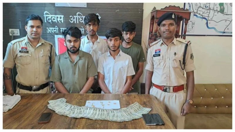 Big Blackmail : बिलासपुर में सनसनी…! महज 17 साल की छात्रा से वसूले ₹14.5 लाख कैश और आधा किलो सोना…परिवार को अकाउंट खाली होने पर मिली जानकारी….मास्टरमाइंड ASI का बेटा दोस्तों के साथ होटल में करता रहा मौज