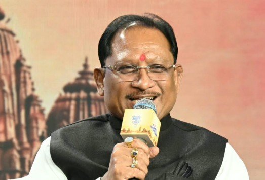 CM Vishnu : नक्सलवाद के अंधेरे से निकलकर विकास की नई इबारत लिख रहा छत्तीसगढ़