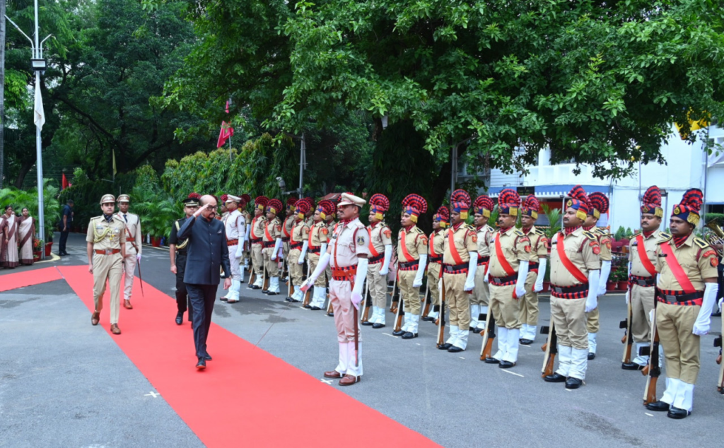 Independence Day-2026 : राज्यपाल डेका ने लोेकभवन में किया ध्वजारोहण