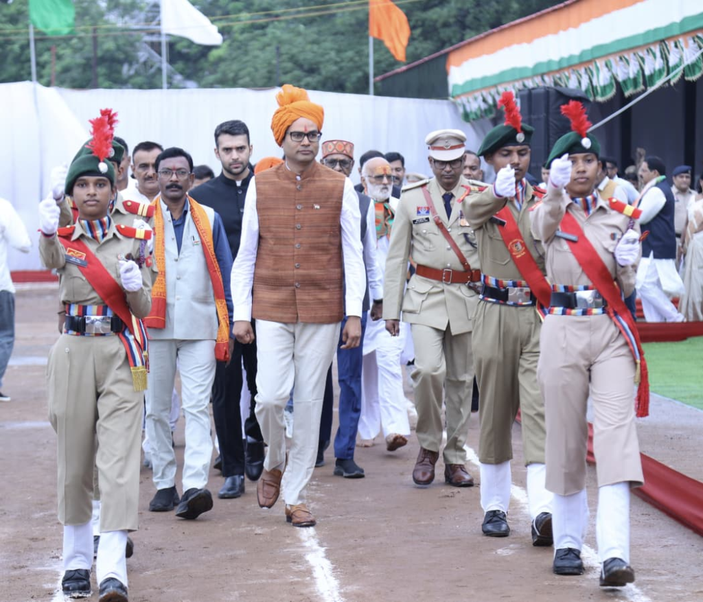 Independence Day-2026 : वित्त मंत्री ओपी चौधरी ने रायगढ़ में किया ध्वजारोहण