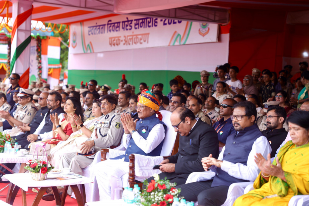 Independence Day Celebrations : शालेय विद्यार्थियों की सांस्कृतिक प्रस्तुतियों ने बांधा समां, सांस्कृतिक प्रतिस्पर्धा में सरगुजा संभाग प्रथम और दुर्ग संभाग के विद्यार्थी  द्वितीय स्थान पर रहे 
