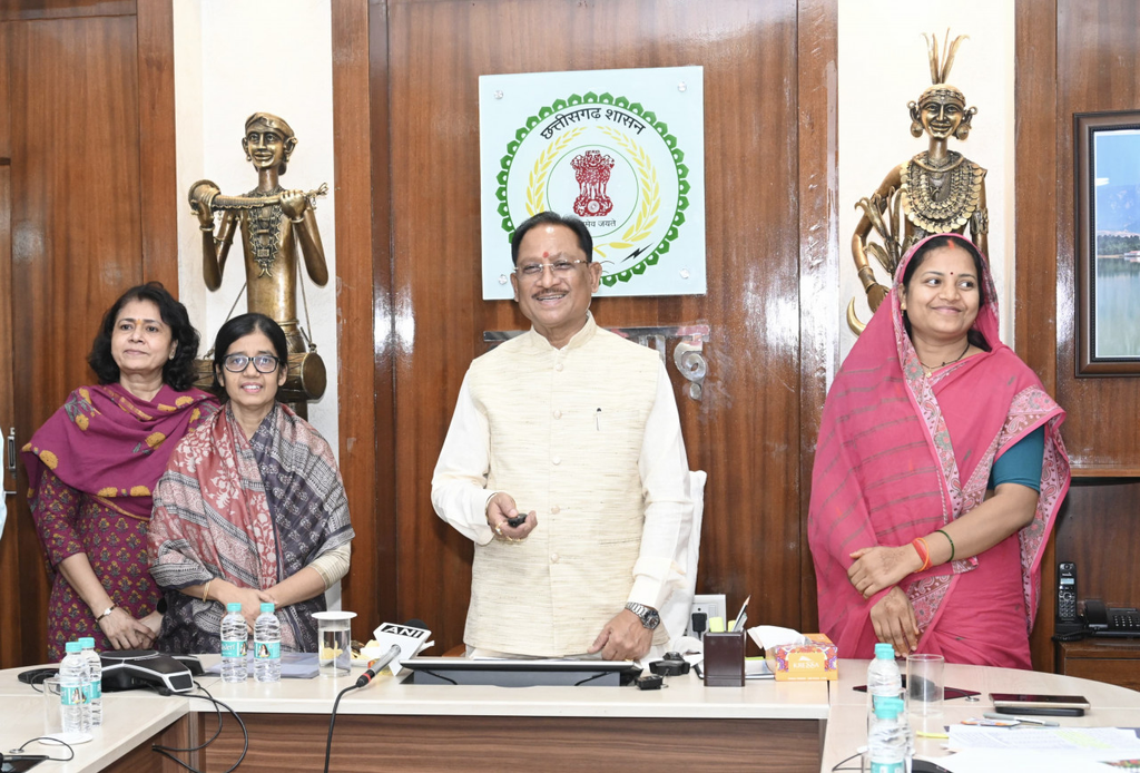 Raksha Bandhan से पहले बहनों को विष्णु भैया का महतारी वंदन उपहाररक्षाबंधन से पहले बहनों को विष्णु भैया का महतारी वंदन उपहार, 30 किस्तों में 19,444.33 करोड़ रुपये से अधिक की राशि महिलाओं के खातों में अंतरित