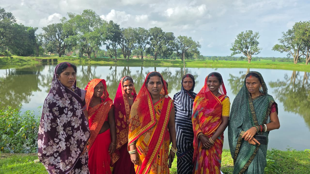 Munita Self-Help Group : भाई का स्नेह, बहनों का अधिकार-विष्णु भैया के साथ आत्मनिर्भर परिवार, मुनिता स्व-सहायता समूह को मिला ऋण, 10 वर्ष की लीज पर तालाब लेकर शुरू किया मछली पालन