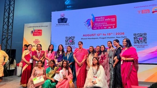 Indian Business Mela Delhi: दिल्ली में छत्तीसगढ़ का जलवा! स्मृति ईरानी ने 3 महिला उद्यमियों को किया सम्मानित; एकता-अनुराधा-अर्चना को मिला अवॉर्ड